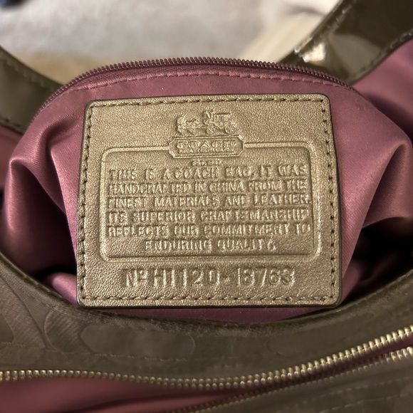 Coach Madison Op Art Maggie, F1120-18763. Grey exterior with purple lining. - Picture 6 of 16